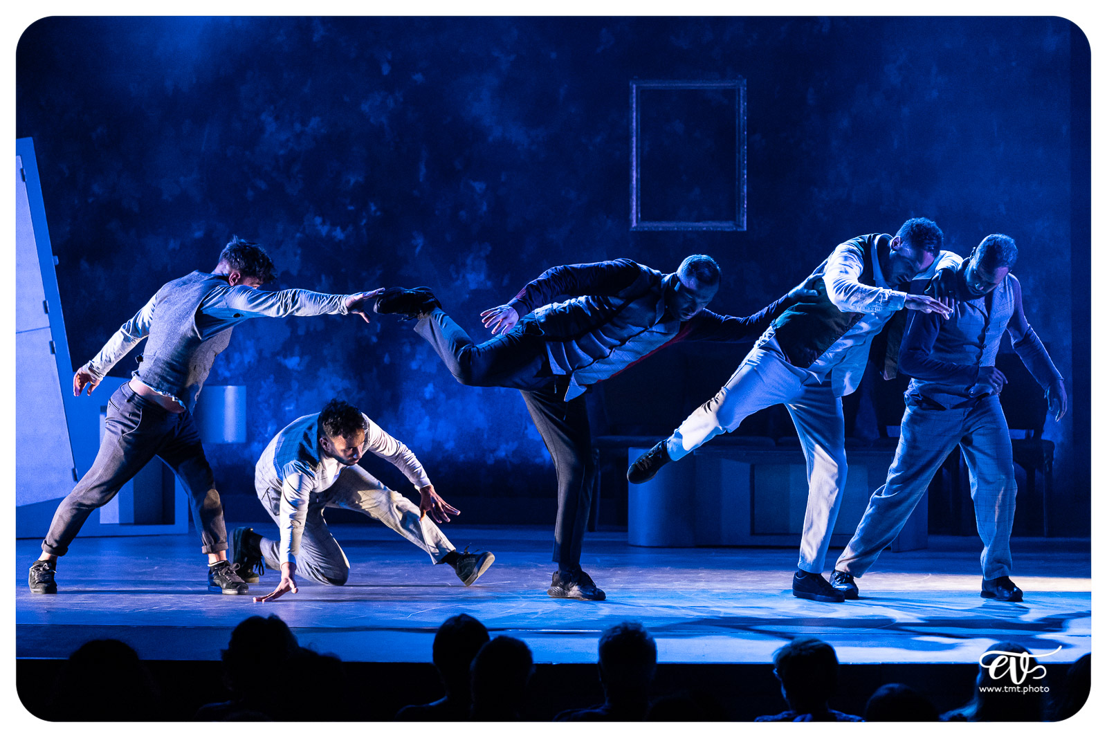 SUR LE FIL (CIE PYRAMID)